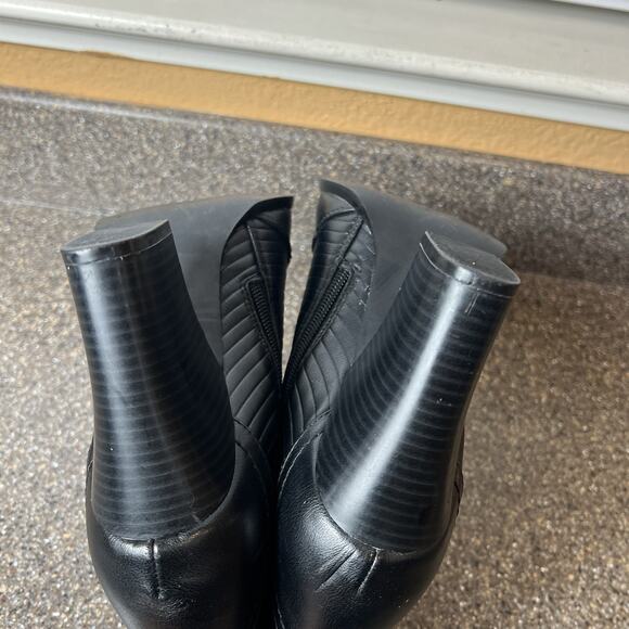 G by Guess Ankle High Heel Booties Womens 10M Black Faux Leather Zip Pointed Toe - Picture 7 of 11